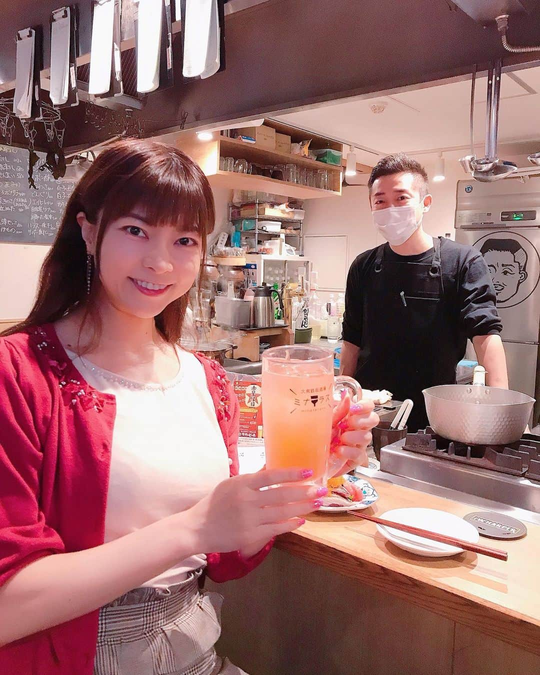 DJ MIYAさんのインスタグラム写真 - (DJ MIYAInstagram)「きゃっほほほーぉ❤️💗今日は、小田急線の経堂にある、  『大衆鉄板酒場 ミナテラス』さんで美味しいもの食べてきたーァァ(o^^o)  @minaterasu.kyodo  カウンター席、とってもおすすめです❤️女子1人でも全然安心して、楽しめましたぁー)^o^(  ブラッドオレンジサワーで乾杯🥂🍻❤️  ◉鮮魚ザツ盛り 中トロ、さわら、カツオなど、その日の仕入れによって入ってくる鮮魚を盛り付けてくれました❤️^_^  新鮮そのもののお魚で、すごい美味しーいっっ⭐︎✨  ◉牛すじ煮込み  驚くほどーに、柔らかく煮込んでいて、めっちゃ美味しいよーぉ💗💗  ◉だし巻き  料理長がライブキッチンで鉄板で、ふるっふるのふわっふわーなだし巻き玉子を見事なてさばきで仕上げてくれました。  ◉レバテキ  ごま油の香りもとても香ばしくていいですねー♪このレバテキは味わい豊かで、梅酒がどんどん進んじゃう感じですね❤️(^_^)  ◉焼きそば  これが、絶品でびっくりなんですよーぉぉ❤️❤️目の前の鉄板で作ってくれましたぁー！見事な麺と豚肉とピーマンとの混ざり具合に、目玉焼きがついていてスペシャルでした♪♪  どのお料理も、料理人さんの技術が光ってておおおおーっ🌈て感じました♪  エネルギッシュで好き、このお店！！！^ ^  「経堂 ミナテラス」で検索してね❤️  ごちそうさまでーした💗  ウーミーPR  #世田谷グルメ #世田谷居酒屋 #経堂グルメ #経堂居酒屋 #経堂 #小田急線 #世田谷区 #ブロガー #グルメ #グルメインフルエンサー #グルメ女子 #グルメブロガー #居酒屋さん #今日のコーデ #今日のメイク #旅ブロガー #旅好き女子 #今日のファッション #グルメ探検 #グルメ好き #東京グルメ #今日の晩ご飯  #フィットネス女子 #筋肉女子 #梅酒好き #グルメ大好き #ファッション好き #経堂駅 #ハートフル農大通り」12月1日 23時07分 - dj_miya