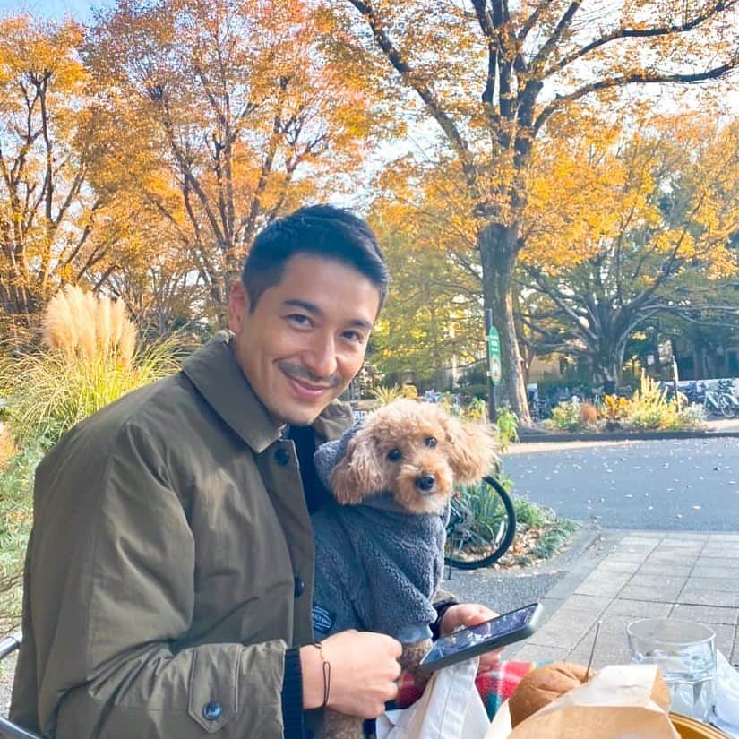 NAOTA（ナオタ）のインスタグラム：「今年も気がつけばあっという間に12月🍂  駒沢公園は紅葉が綺麗でした♫  photo by @tarafuku333   #紅葉 #駒沢公園 #駒沢公園カフェ  #mrfarmer #autumnsky  #autumninjapan」