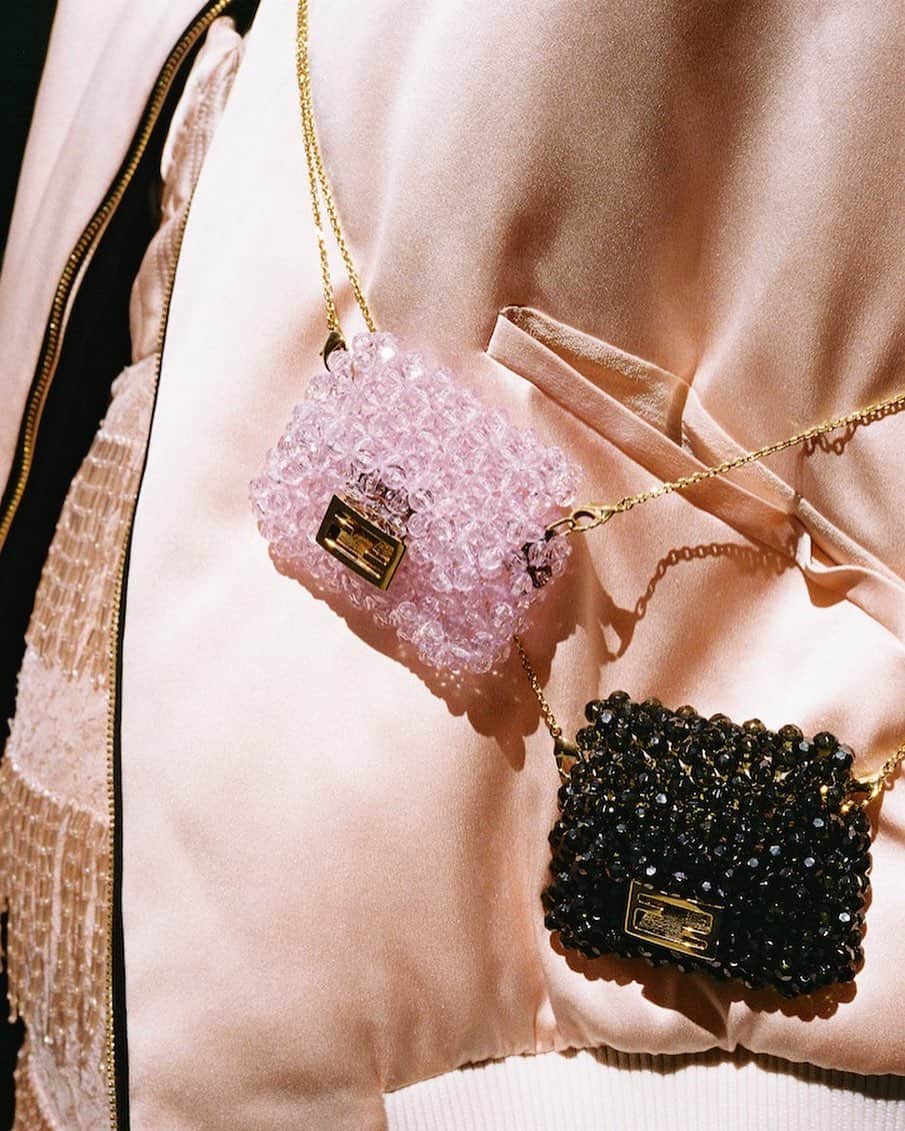 Fendiさんのインスタグラム写真 - (FendiInstagram)「#FendiGifts: tick off everyone on your list with the ultimate luxury treats to give and receive. #FendiHoliday」12月1日 23時08分 - fendi