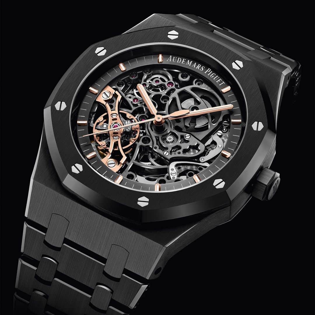 HYPEBEASTさんのインスタグラム写真 - (HYPEBEASTInstagram)「@hypebeaststyle: @audemarspiguet is now offering its openworked Royal Oak in a sleek black ceramic make. Measuring its usual 41mm sizing, the new case and bracelet take on the same black ceramic construction, while the open dial allows you to admire the workings of the in-house self-winding Manufacture Calibre 3132 and the pink gold detailing. It’s set to be exclusive to Audemars Piguets’ boutiques starting in December.⁠⠀ Photo: Audemars Piguets」12月1日 23時10分 - hypebeast