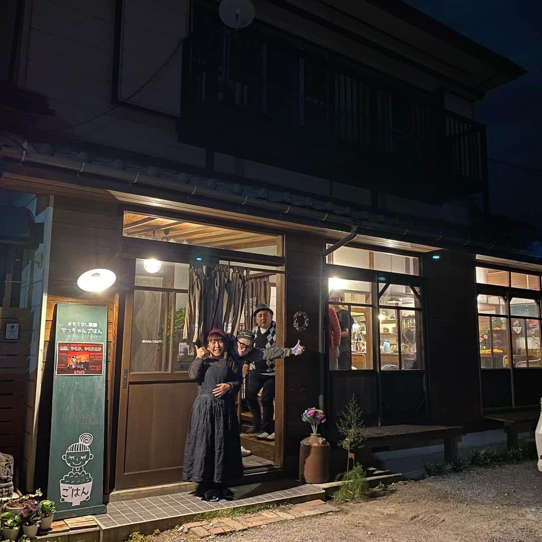 岡田美里さんのインスタグラム写真 - (岡田美里Instagram)「山梨市に世にも美味しいゆかいなご飯屋さん。 まるでチロリン村。 なんだここ、 ほんとにビックリした。 私、爆笑しすぎて @omotenashi_yakuzen すごく好き✨」12月1日 23時13分 - millieokada
