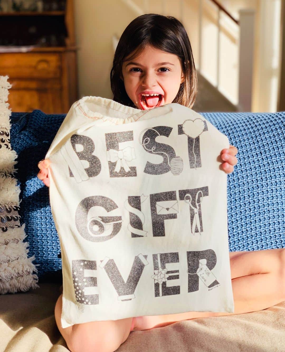 のインスタグラム：「SALE EXTENDED! Shop the 30% OFF sale for a few more days! And don't forget all orders $75+ will receive this free 'Best Gift Ever' Pouch. Make gifting easy this year!⁠ .⁠ .⁠ 30% Off valid on full-priced items only until 12/03/2020. No promo code needed. Not valid on out-of-stock, wholesale, bulk, custom, or previous orders.」