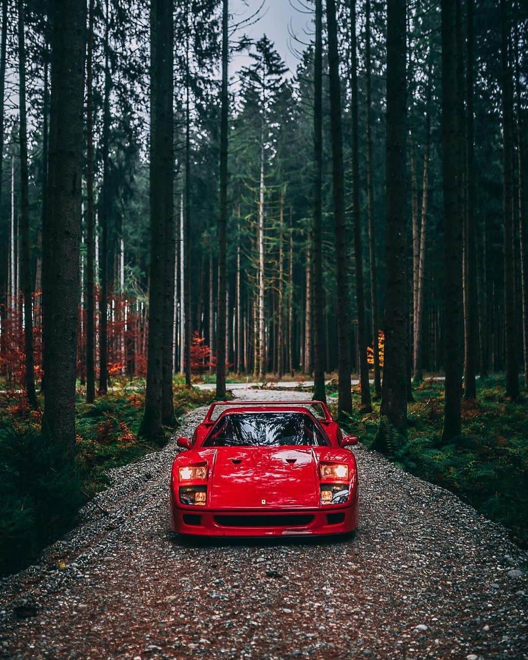 CARLiFESTYLEさんのインスタグラム写真 - (CARLiFESTYLEInstagram)「What’s your dream car? This is mine😁 Ferrari F40 photo by @stephan_bauer #carlifestyle @schaltkulisse @muc.collector」12月1日 23時18分 - carlifestyle