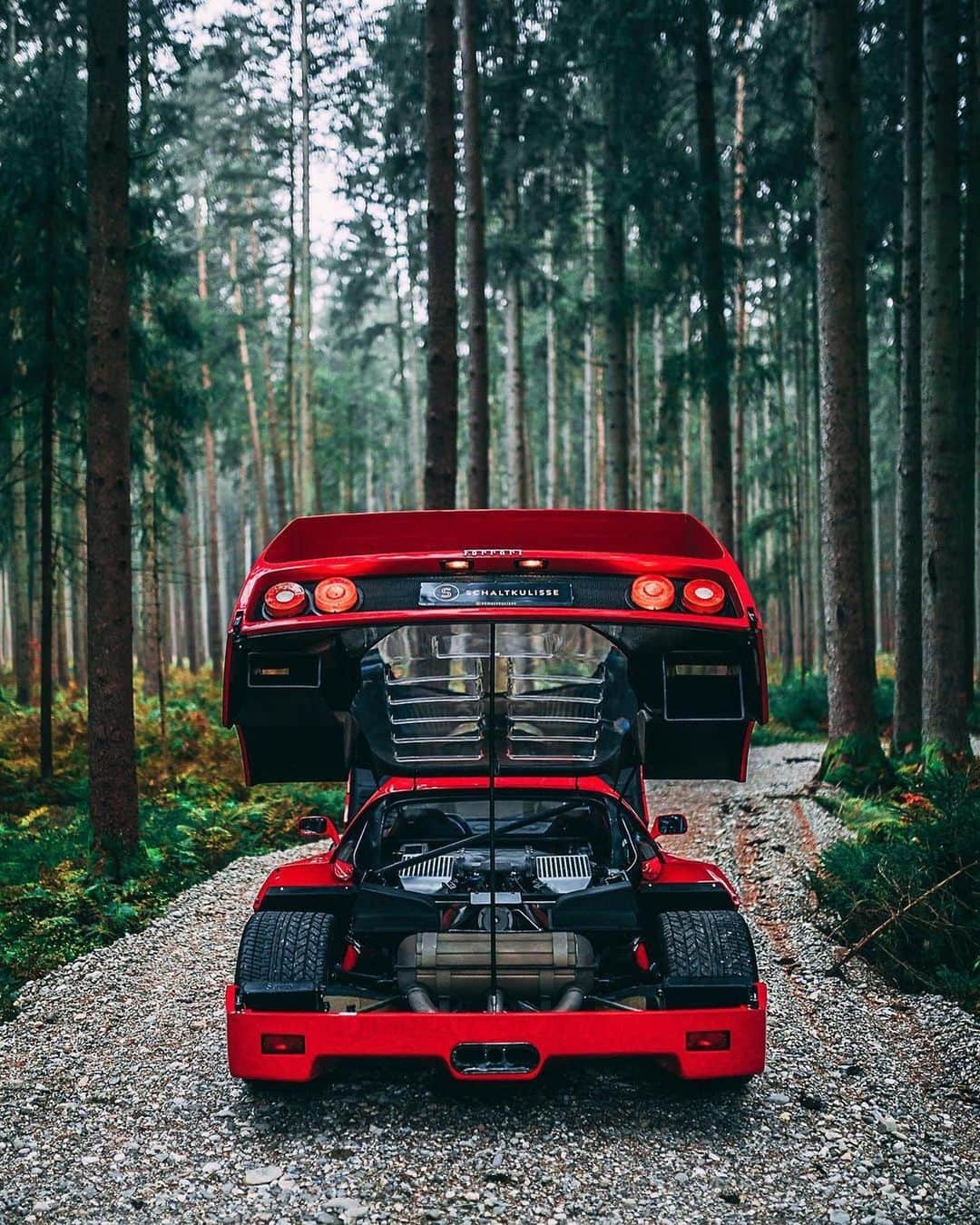 CARLiFESTYLEさんのインスタグラム写真 - (CARLiFESTYLEInstagram)「What’s your dream car? This is mine😁 Ferrari F40 photo by @stephan_bauer #carlifestyle @schaltkulisse @muc.collector」12月1日 23時18分 - carlifestyle