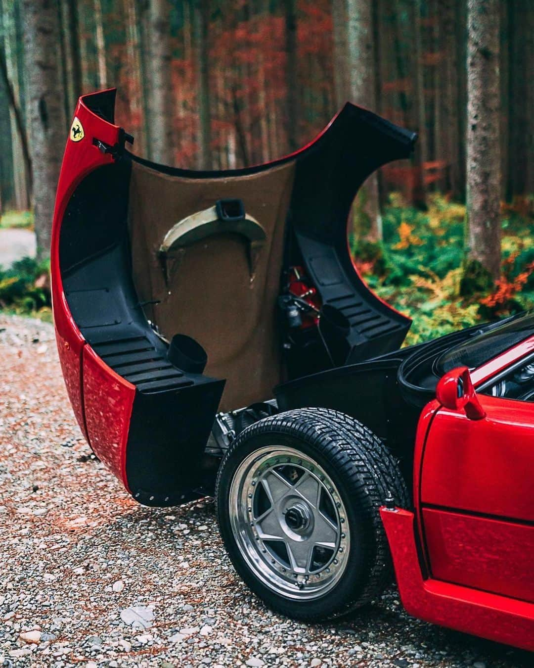 CARLiFESTYLEさんのインスタグラム写真 - (CARLiFESTYLEInstagram)「What’s your dream car? This is mine😁 Ferrari F40 photo by @stephan_bauer #carlifestyle @schaltkulisse @muc.collector」12月1日 23時18分 - carlifestyle