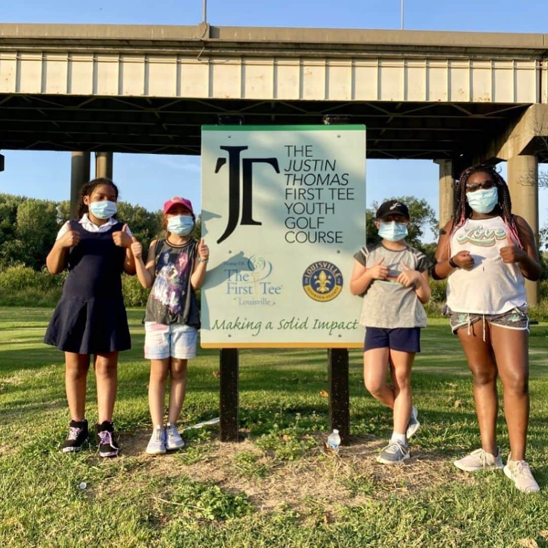 ジャスティン・トーマスのインスタグラム：「This year for Giving Tuesday, we hope that you consider donating to The Justin Thomas Foundation.  Through our work with local groups including USA Cares, The Boys & Girls Club of Kentuckiana, and the First Tee of Louisville, we’re continuing our work towards supporting the Foundation’s 3 pillars - military families, children in need and junior golf.  I’m proud of the work we’ve been doing so far which includes covering mortage payments for veterans, the creation of the JT Foundation and Boys and Girls Club Youth of the Year Leadership Academy and the JT Foundation First Tee Youth Golf Course but I can’t wait for you all to see what’s coming.  Link in bio to justinthomasgolf.com where you can learn more and donate.  Wishing you and your families a happy and healthy holiday season. #givingtuesday」