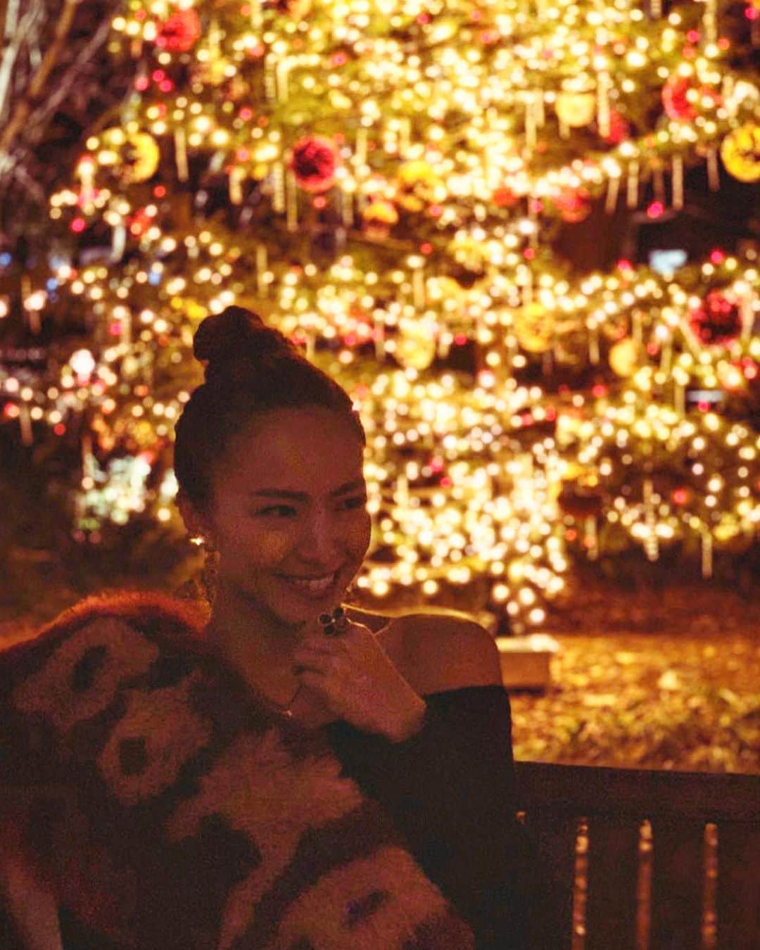 西内ひろさんのインスタグラム写真 - (西内ひろInstagram)「夢の中なんじゃないかと錯覚してしまうほどキャンドルライトとイルミネーションが綺麗。。。🎄  #西内ひろのオススメ旅  #クリスマス #クリスマス先取り  #クリスマスツリー　#イルミネーション #軽井沢 #夢の中みたい #冬 #xmas  #xmastree」12月1日 23時52分 - 0214hiro