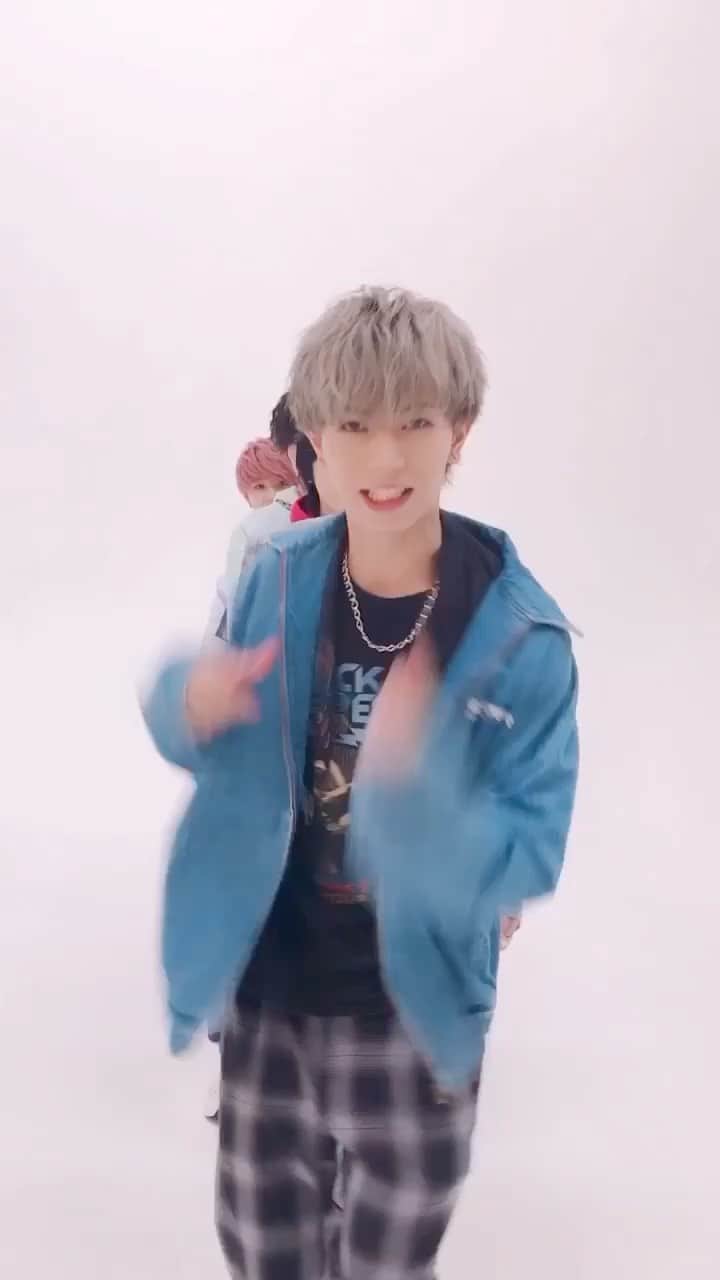 BUZZ-ER.のインスタグラム：「BUZZ-ER. New single #ブザービーター 2020.12.2 発売‼️‼️ #jpop #jpopidol  @saku10291029  @_kohei_chiba_  @shalf527  @slyme_  @_shp1_  @buzzer_kohey  @haupika_bw  総合プロデューサー @ken0jyu0」