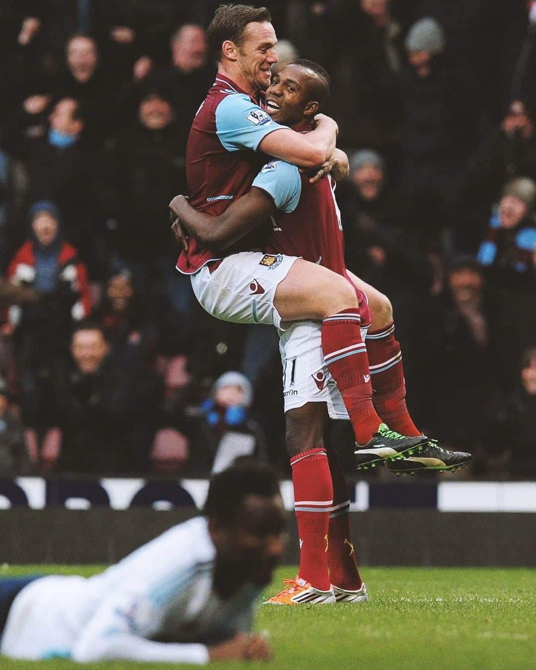 ウェストハム・ユナイテッドFCさんのインスタグラム写真 - (ウェストハム・ユナイテッドFCInstagram)「⏮ Throwback to this memorable 3-1 win against Chelsea 🗓 #OnThisDay in 2012!」12月2日 0時05分 - westham