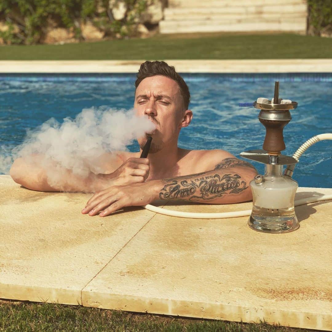 マックス・クルーゼのインスタグラム：「Pre - Corona Zeit😒」