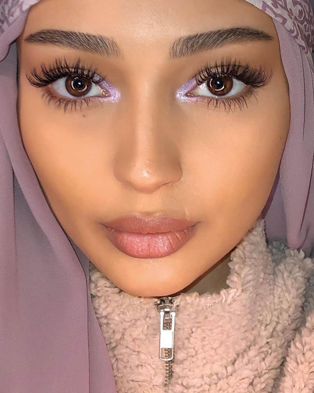 Huda Kattanさんのインスタグラム写真 - (Huda KattanInstagram)「Stunning babe!! HOW GORG is she? @thehellabr  ⠀⠀⠀⠀⠀⠀⠀⠀⠀ @wishfulskin Honey Balm @hudabeautyshop glow coco mist」12月2日 0時14分 - hudabeauty