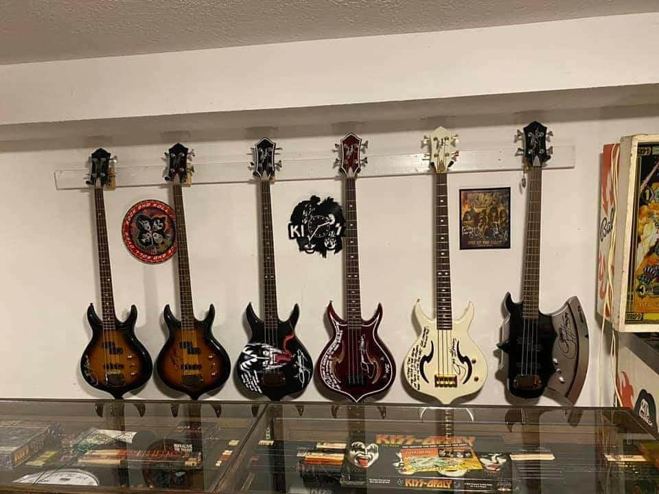 KISSさんのインスタグラム写真 - (KISSInstagram)「#CollectingKISS! Check out some of Ryan Barks #KISS collection. Awesome!   Show us your KISS collection, #KISSARMY! www.KISSOnline.com/letters」12月2日 0時14分 - kissonline