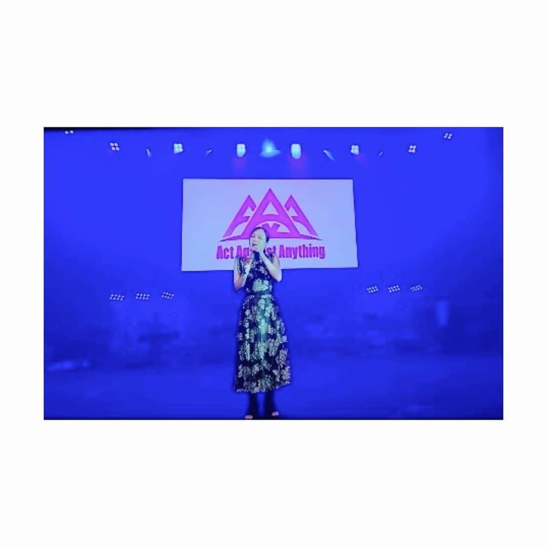 ソニンのインスタグラム：「. #aaa2020生配信　@武道館 ご視聴いただきこのチャリティーにご参加くださった皆様ありがとうございました✨ 楽しい時間を過ごせましたでしょうか？ 「カレーライスの女」、「ずっとそばにいてね。」、#中川晃教　くんとのデュエット「Beauty and the beast」(初めて出会った時一緒に歌った曲14年ぶりに)、「Seasons of love」、「This is me」を歌わせていただきました。 無観客でしたが、皆さまがいるのをイメージしながら届けました。 明日への活力になってれば幸いです。 ブログにビューティフルのこと更新しました。 明日から#そして春になった　のお稽古💪🏻」