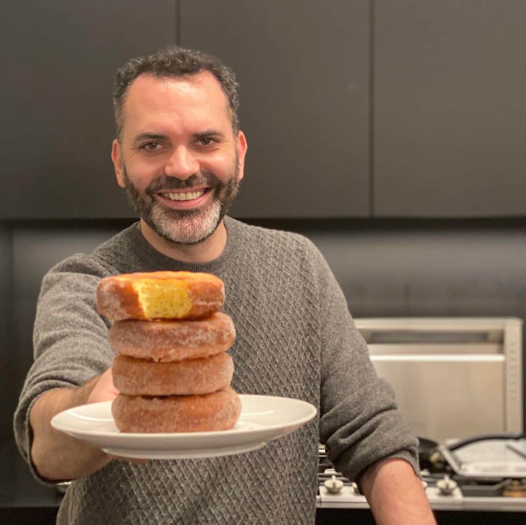 DOMINIQUE ANSEL BAKERYさんのインスタグラム写真 - (DOMINIQUE ANSEL BAKERYInstagram)「You can now gift a class on DominiqueAnselClasses.com (link in bio ⬆️). For beginner bakers wanting to take that next step, I’d recommend starting with the class on brioche. Brioche - that buttery soft bread - is a chameleon in the pastry world. One dough can become light-as-air donuts, cinnamon rolls, warm pull-apart dinner rolls, brioche a tete, and the leftovers turn into great bread pudding. I’m looking forward to walking you through this versatile dough to see what you bake up this holiday season.」12月2日 0時49分 - dominiqueansel