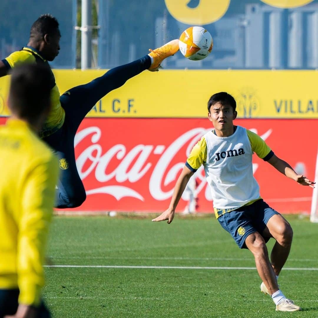 ビジャレアルCFのインスタグラム：「🥋💥 @pervisestupinan_oficial  👀⚽️ @takefusa.kubo   #villarreal #futbol #football #soccer #laliga #europaleague」