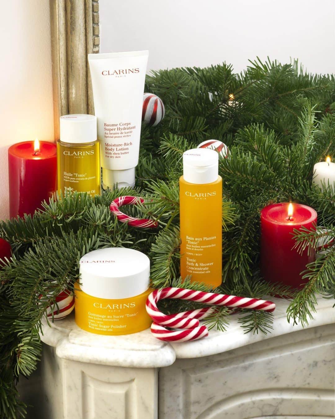 Clarins Franceさんのインスタグラム写真 - (Clarins FranceInstagram)「J-24 🌟 Le compte à rebours avant Noël est lancé ! ​⁣ Entre les préparatifs et la course aux cadeaux, n’oubliez pas de vous accorder quelques moments pour vous 💆​⁣ Pour vous y aider, rien de mieux que notre gamme Aromaphytosoin et le pouvoir bienfaisant de ses extraits de plantes 🌿​⁣ .⁣ .⁣ #Clarins #MonSoinClarins #Skincare #MeTime #BodyCream #BathTime #ChristmasWithClarins」12月2日 1時00分 - clarinsfr