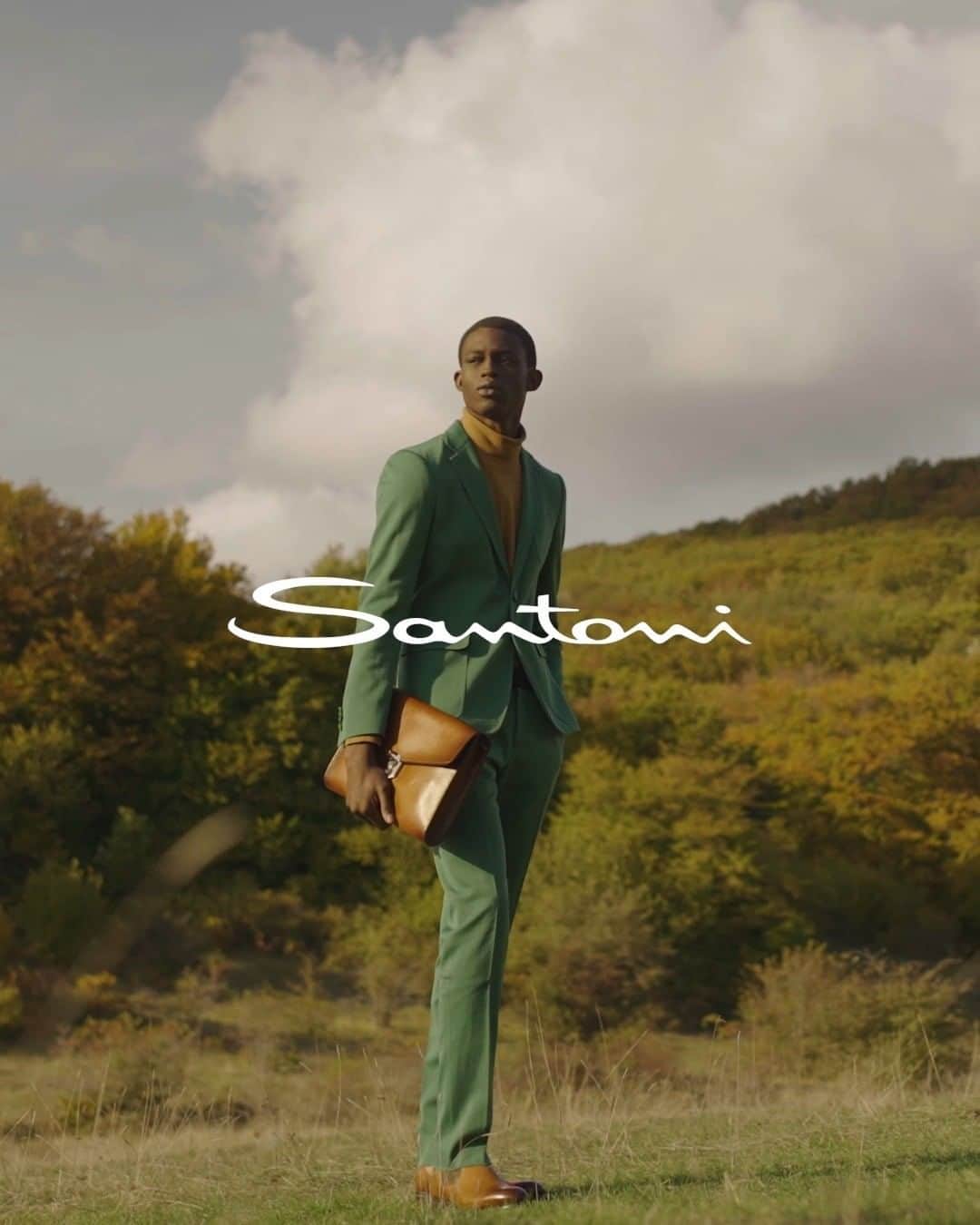 サントーニのインスタグラム：「Natural surroundings: the warm autumnal colours and eye-catching landscape of Le Marche are part of Santoni's soul, continuing to inspire the men's and women's collections.  #Santoni #SantoniFW20 #MadeinSantoni」