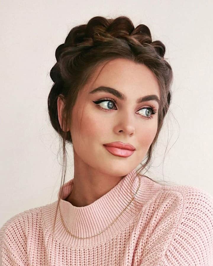 Too Facedのインスタグラム：「Actual perfection 😍 @jackiewyers wears our Natural Face Palette on her eyes, cheeks, and center of lips to create this stunning glow! #regram #toofaced」