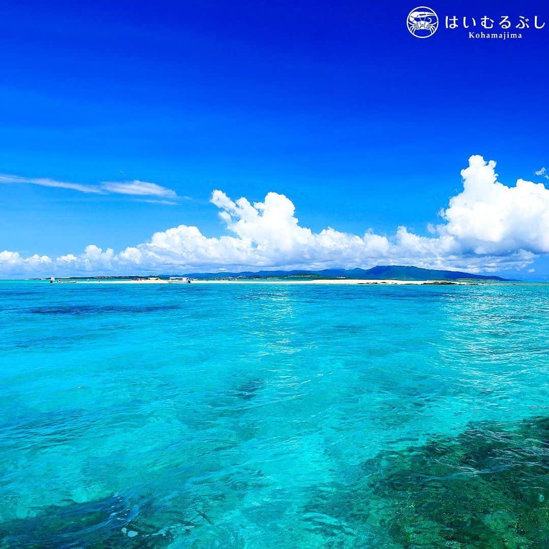 HAIMURUBUSHI はいむるぶしさんのインスタグラム写真 - (HAIMURUBUSHI はいむるぶしInstagram)「小浜島・はいむるぶしから癒しの風景をお届けします。 晴れた日の幻の島(浜島)を海上から撮影。 青く澄んだ空と海に映える真っ白な島… 美しい景色を求めて多く人たちが訪れます。 #沖縄 #八重山諸島 #浜島 #幻の島 #ツアー #小浜島 #リゾート #ホテル #はいむるぶし」12月2日 1時02分 - haimurubushi_resorts