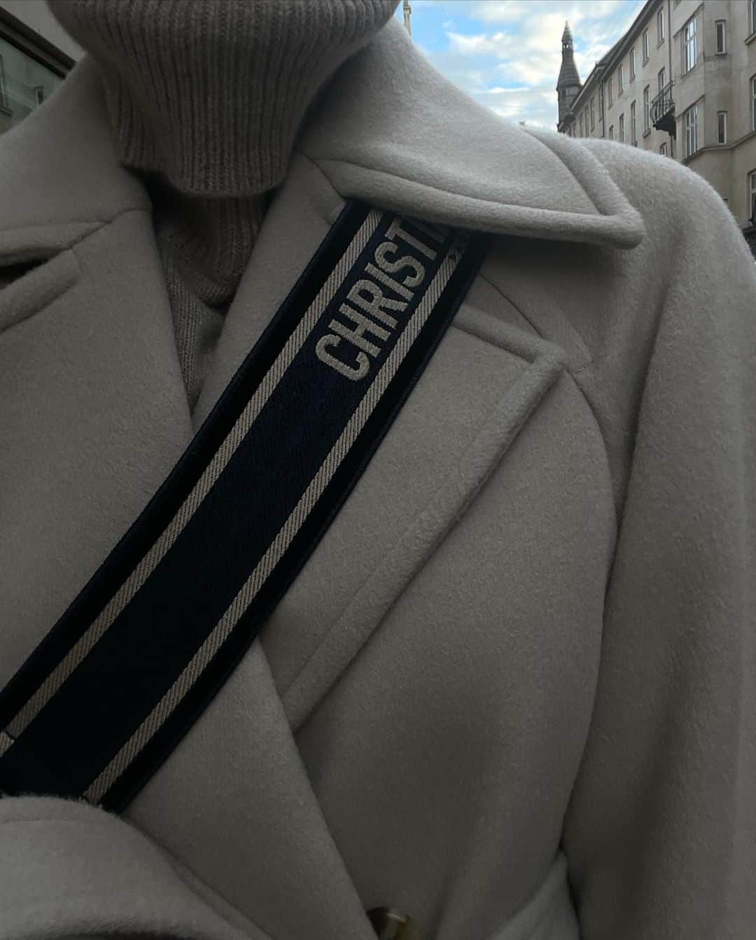 Mathilde Goehlerのインスタグラム：「How to stay warm 101」