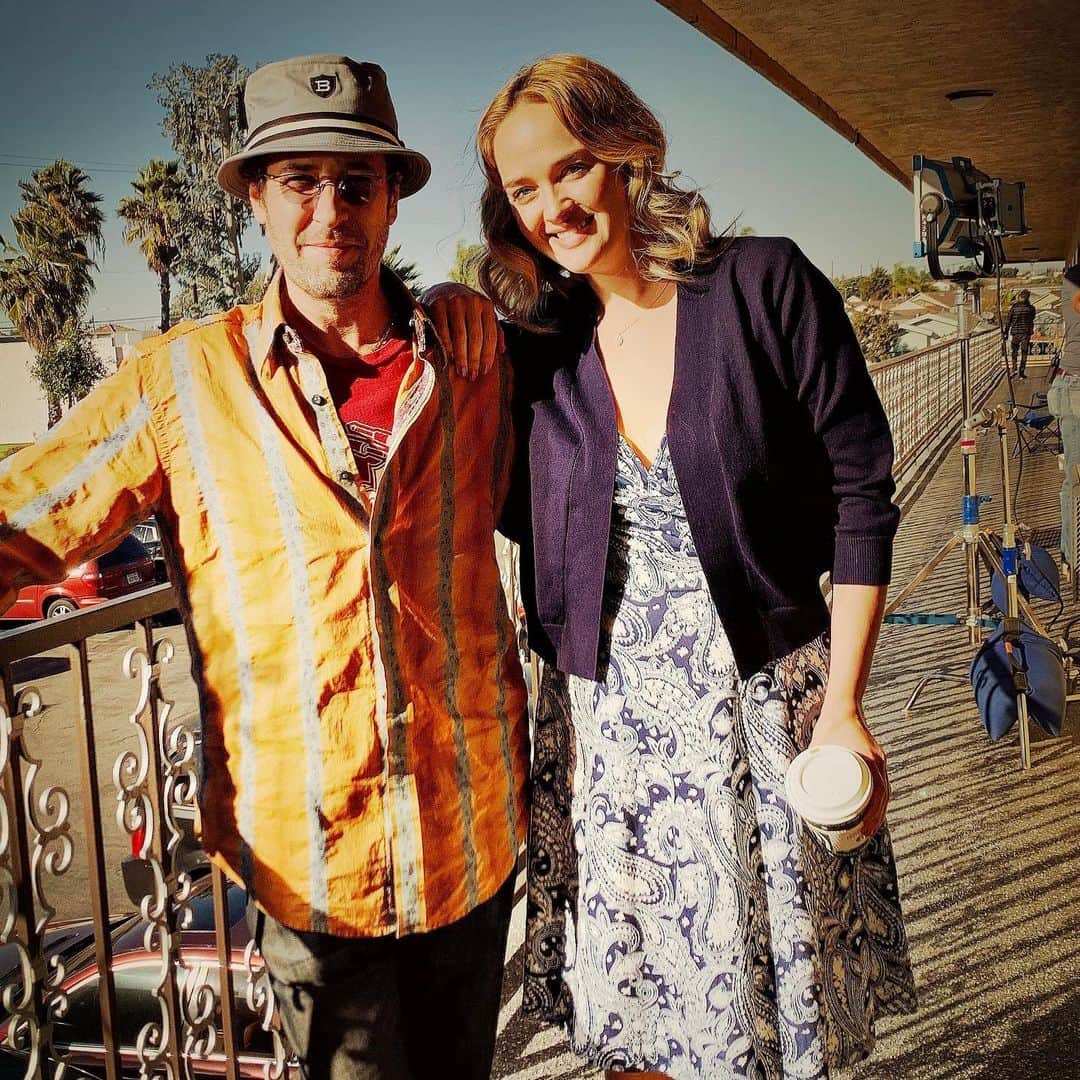 ロブ・モローのインスタグラム：「Had a lovely day  tossing it back and forth w/the sweet & excellent @jessweixler on the indie feature #storyofwomen now shooting in LA」