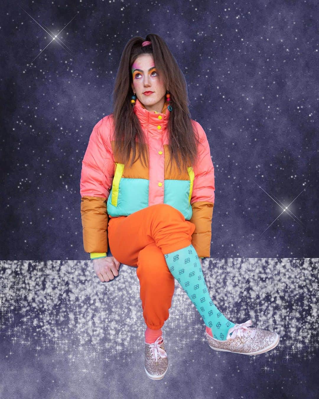 ペイジー・クラッセンのインスタグラム：「@eddiebauer has a new 80s line and I have a new photoshopping hobby.  Also, where does one draw the line between makeup and face paint?  Eddie Bauer x karla @karlawelchstylist」