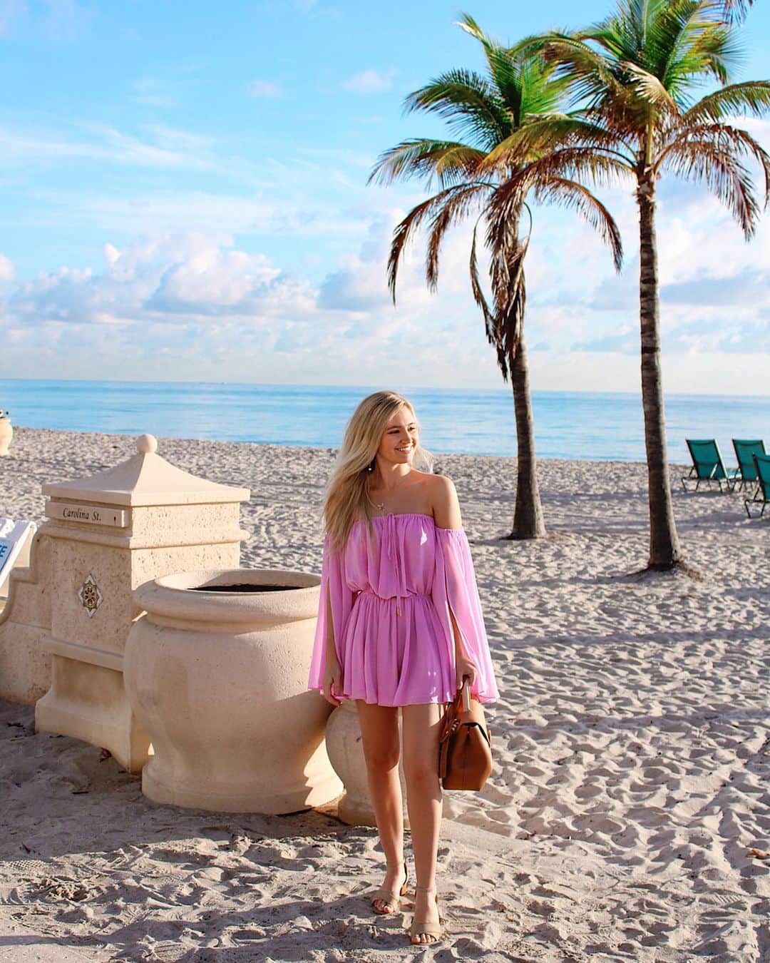 サシャ・カリスのインスタグラム：「Derek and I took a trip up to Hollywood beach this weekend and it was a much needed few days of R&R🥰 Can’t wait to be back in the Bahamas in 2 weeks! 💜 #staycation  #hollywoodbeach #hollywoodbeachboardwalk #florida #ootd #ootdfashion #travel #hollywoodbeachflorida #ltkfashion #ltkit」