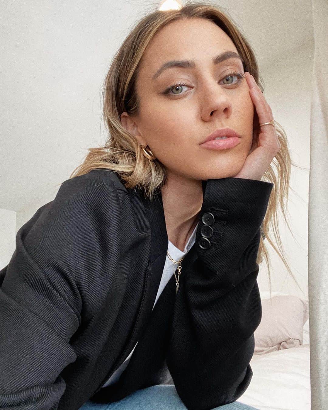 Camden Scottのインスタグラム：「Happy first day of the last month of the longest year ever」