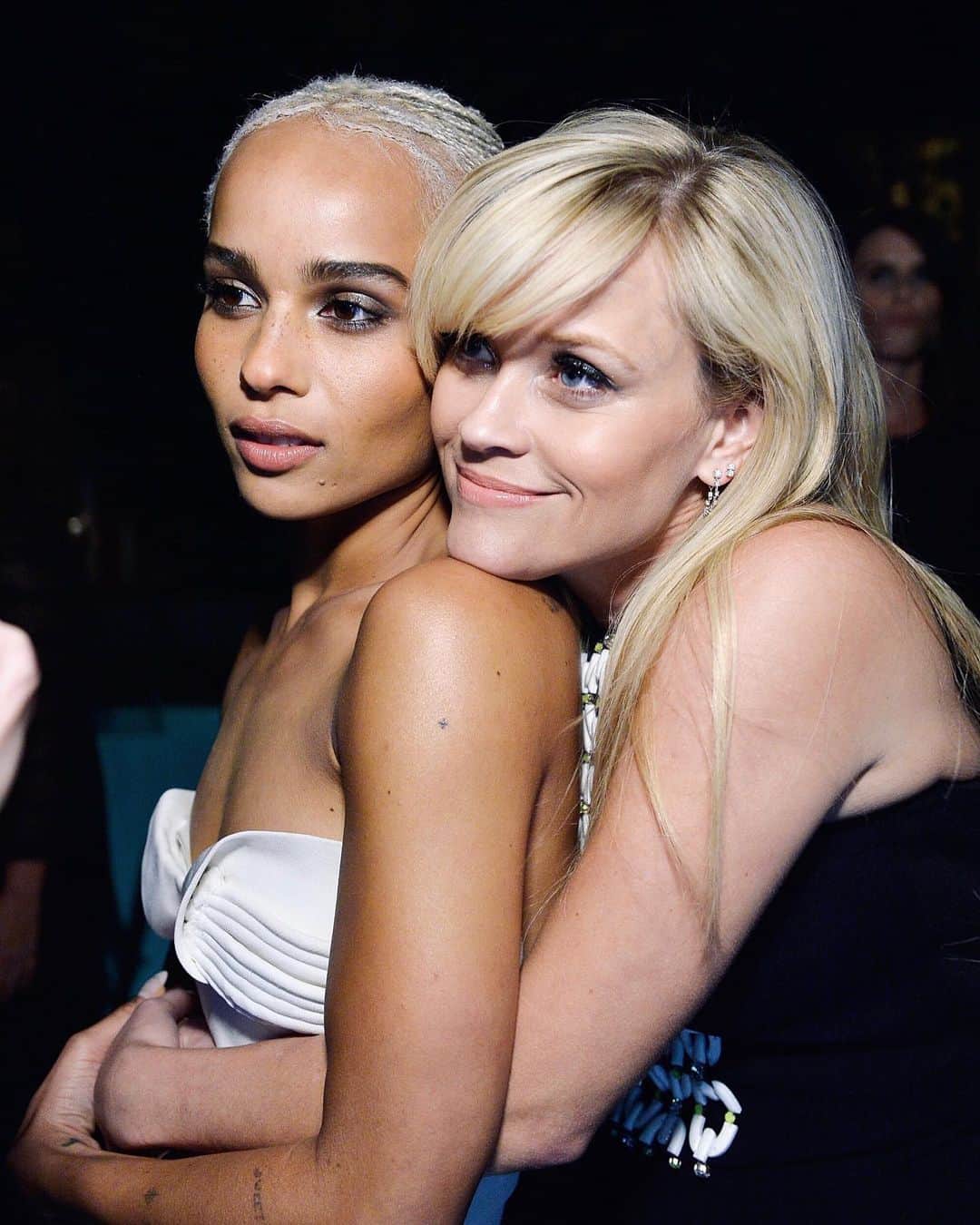 リース・ウィザースプーンのインスタグラム：「Happy happy birthday @zoeisabellakravitz!! 💕 Wishing I could give you a big HUG today!! I hope this next year around the sun is full of love, happiness and lots of inappropriate inside jokes. *don’t miss the third photo* IT’s IMPORTANT *😜 Love you, sister!」