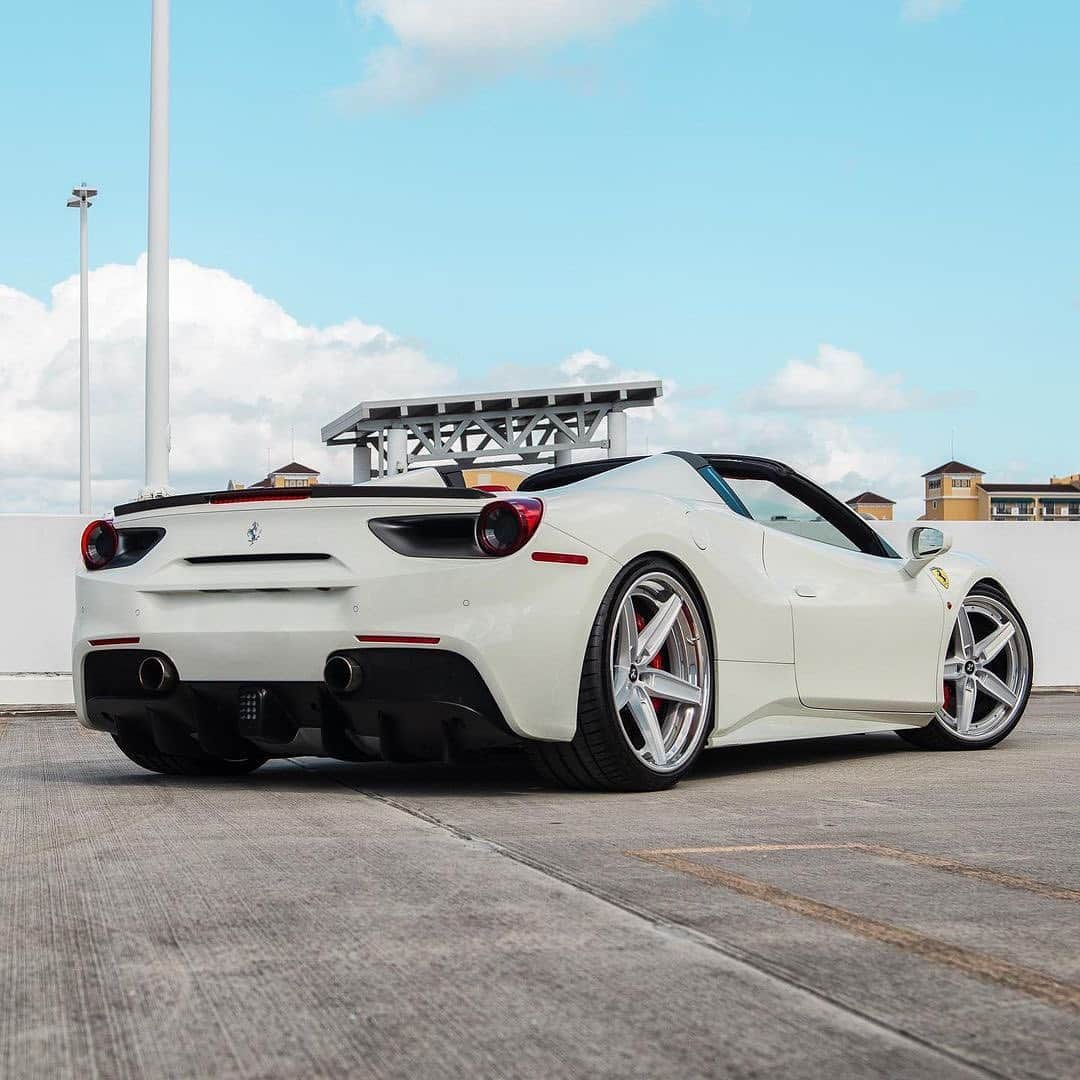 CARLiFESTYLEさんのインスタグラム写真 - (CARLiFESTYLEInstagram)「Ferrari 488 Spider sitting on @anrkywheels #carlifestyle」12月2日 12時53分 - carlifestyle