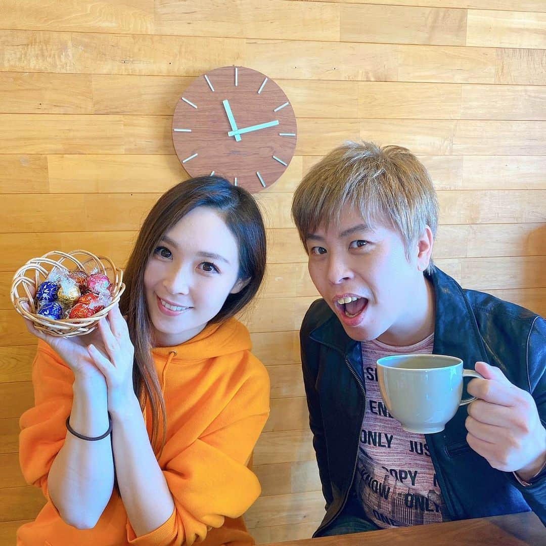 愛内里菜のインスタグラム：「昨日は﻿ わちゃわちゃ&ゆるーいYouTubeライブに﻿ 遊びにきてくださったみなさん！﻿ ありがとうございました‼️﻿ ﻿ 私はもう、歯に海苔までついてて﻿ 笑うしかない夜中でした😅😅😅﻿ ﻿ 私って、一人で何かをすると﻿ ろくなことがない🥲🥲🥲﻿ ﻿ さぁ！金曜日から歌ってみた﻿ 復活できるように﻿ 今日はR音楽プロデューサーの　﻿ 石井健太郎さんスタジオで﻿ レコーディング頑張るよ🔥🔥🔥﻿ ﻿ 愛内里菜改め「R〜アール」オフィシャルチャンネル﻿ 登録よろしくお願いします🤗💕💕﻿ ﻿ ﻿ Twitter﻿ @RRikakakiuchi﻿ ﻿ アルバム「Ring」﻿ 🌈 3月24日﻿ 各配信サイトよりリリース！﻿ 🌈3月23日　﻿ R/垣内りかオフィシャルHPより﻿ WEBショップがオープン　﻿ ﻿ ﻿ ✨活動20周年記念✨﻿ 😆YouTube開始！チャンネル登録よろしくね😆﻿ 愛内里菜改め「R〜アール」オフィシャルチャンネル﻿ 「歌ってみた」﻿ https://youtu.be/N97mieWf2eg﻿ ﻿ 「解説編」﻿ https://youtu.be/v1RW058Oubs﻿ ﻿ ﻿ 😆TikTokも開始！フォローよろしくね😆﻿ R_愛内里菜﻿ https://www.tiktok.com/@r_aiuchirina_official﻿  ﻿ ﻿ @kentaroishii1981﻿ #カラオケ﻿ #ビゴライブ　#生配信﻿ #愛内里菜 改め#R として #歌手 再始動﻿ #垣内りか #垣内倶楽部 #バンド #バンド名 ﻿ #ライブハウス #ライブ #一体化 #絆 #盛り上がりたい #会いたい﻿ #感謝 #リスタート #アニバーサリー#20周年﻿ #YouTube﻿ #ユーチューバー#TikTok﻿」