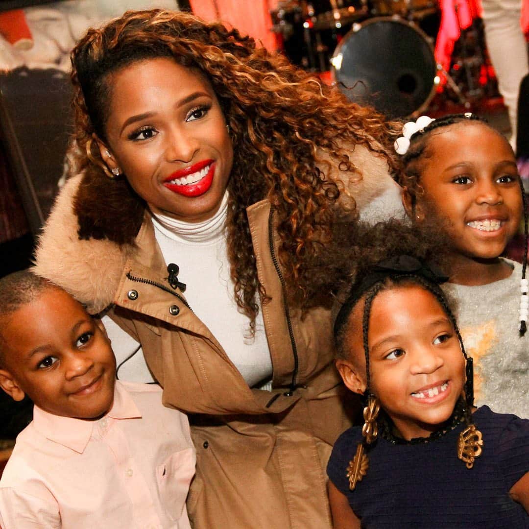 ジェニファー・ハドソンのインスタグラム：「Happy Giving Tuesday Y’all!  As some of you may know, my sister @juleyah and I started The Julian D. King Foundation to raise up our next generation by providing them with the tools and support they need to become the leaders of tomorrow.  My work with the Foundation has been so meaningful to me and my family, and I want to thank all of you who have shown your support over the years.   For anyone who would like to learn more about the Foundation and how you can support, head to the link in my bio 💖 #givingtuesday」