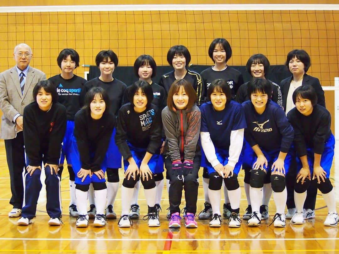 のインスタグラム：「. 綾部高校スポーツ専攻科の皆さん、 ありがとうございました♡ . 講演後に男女のバレー部と少しだけ🏐 . #オリパラ #綾部高校 #バレーボール部」
