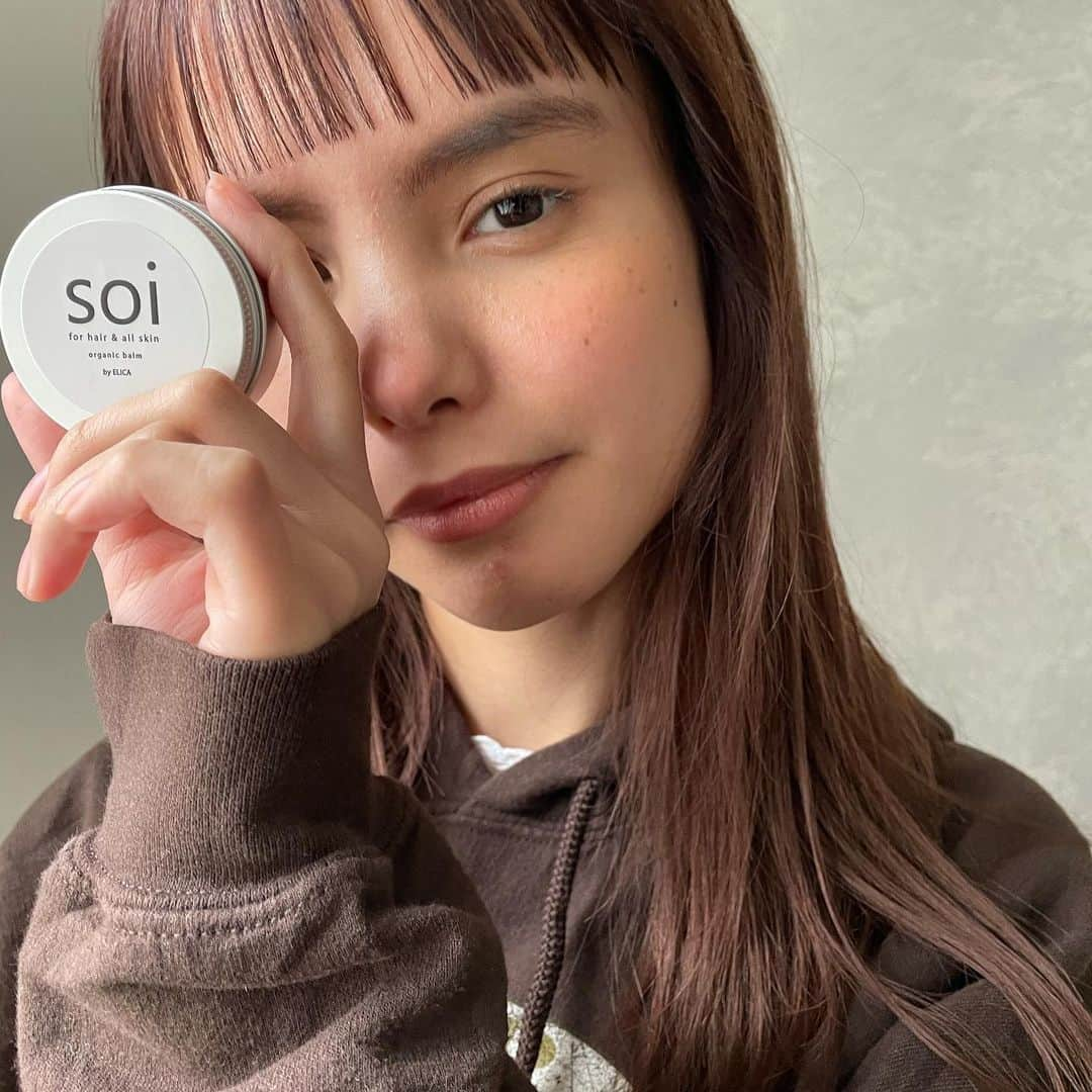 ELICA COLLECTIONさんのインスタグラム写真 - (ELICA COLLECTIONInstagram)「少し多めがおすすめ👌soibalm  #抜け感 #透明感 #ヘアケア #ヘアバーム  #ショート #シアバター #濡れ感 #soi #elica #ミツロウ #ナチュラルバーム #カジュアル #soioil #soibalm #アットコスメ #ヘアオイル  #ヘアワックス  #hairoil」12月2日 11時39分 - soi_haircare