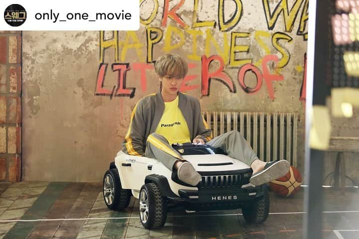 【公式】TEEN TOPさんのインスタグラム写真 - (【公式】TEEN TOPInstagram)「모야모야, 이 넘치는 청춘 케미 모야✨ 화면 뚫고 나와버리는 열정 스멜~ <#스웨그> 촬영 비하인드 스틸 공개 ▶▶  #영화스웨그 #니엘 #최규진 #이보림 #12월10일대개봉 #틴탑니엘 #12월개봉예정영화 #비하인드스틸」12月2日 11時44分 - official_teentop