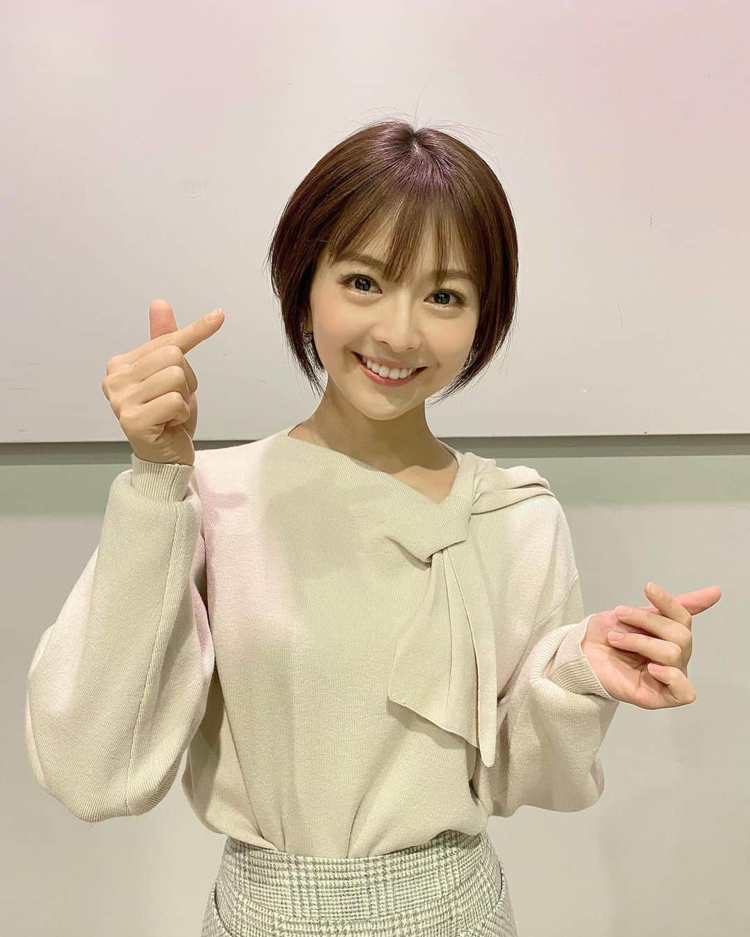 福田成美のインスタグラム：「きょうは冬らしい衣装🤍🦢 グッド！モーニングブログ更新しました✉️  #きゅんです」