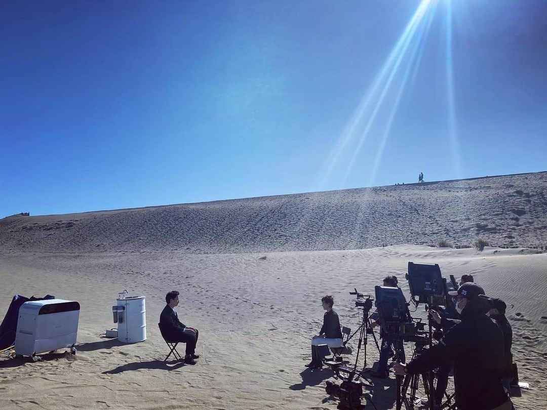 徳永有美さんのインスタグラム写真 - (徳永有美Instagram)「正解は静岡県浜松市の中田島砂丘でした😊YouTubeと合わせて、今夜の報ステもご覧ください。  【報ステ×未来を人から】 水道から自由 になる未来を描く男 WOTA前田瑶介CEO  「2人分の水を100人分に」 「人と水の制約をなくす」  今年度 #グッドデザイン大賞 被災地でも活躍する #WOTABOX を開発した WOTA前田瑶介代表が見る #未来 と 原点である徳島県美馬市の集落との関係とは。  #未来をここから #未来を人から #報ステ #報道ステーション #徳永有美」12月2日 11時57分 - yumi_tokunaga.official