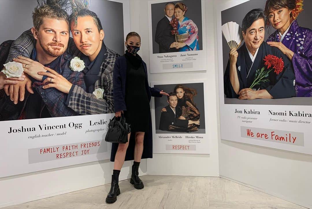美馬寛子さんのインスタグラム写真 - (美馬寛子Instagram)「写真家LESLIE KEEの「命の大切さ、生きる美しさ」を伝える写真展「We Are The Love PHOTO EXHIBITION by LESLIE KEE」が、 2020年12月6日（日）まで渋谷マルイ6Fイベントスペースにて開催されています📸  人種、国籍、性別すべてを乗り越えた、愛に満ち溢れたプロジェクト「We Are the Love〜いいふうふの愛の力で世界を変える〜」の一企画として開催されている写真展は、 Children、Nature、Couple Love、Super Loveの4つのブロックに分かれ、これまで撮影した写真を展示する他、未発表の写真や本展示のために撮り下ろした写真が約150点展示！✨  Joshua Vincent Ogg＆Leslie Keeをはじめ、真矢ミキ＆西島数博、LiLiCo＆小田井涼平、アンミカ＆Theodore Miller、ジョンカビラ夫妻、哀川翔夫妻、そしてわたしたち夫婦も参加させて頂きました🥰  愛と平和に溢れたエキシビョンに、是非足を運んでみてください😊  #いいふうふの日 #wearethelove #equality  #LGBTQ #tokyo #japan #togetherstronger #respect #exhibition #photographer #photography #art」12月2日 11時58分 - hirokomima