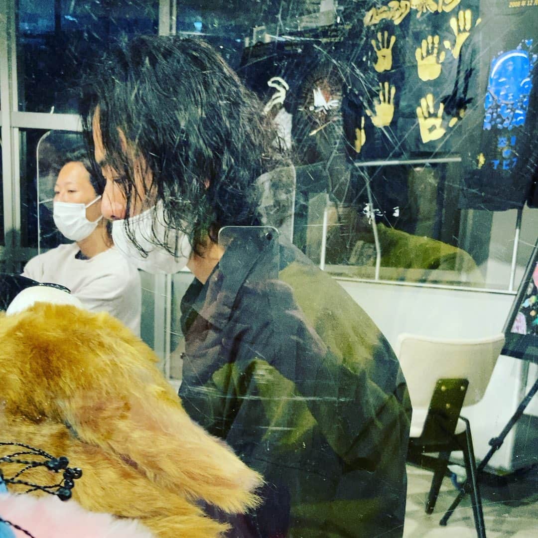 菅波栄純さんのインスタグラム写真 - (菅波栄純Instagram)「まさし、髪伸びたなぁ。マツ、肌の調子良さそう。」12月2日 12時10分 - eijun_suganami_thebackhorn