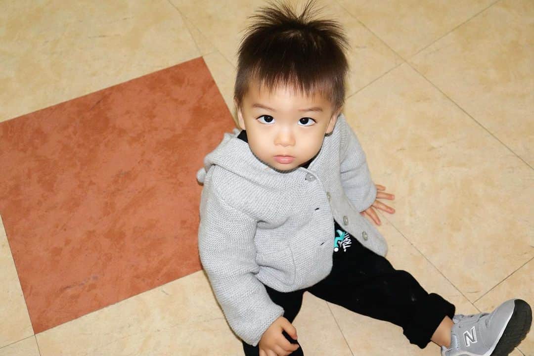 Momoeのインスタグラム：「#happy #家事 #育児 #family #家族 #boy #smile #男の子 #息子 #code #love #lucky #kids #子供 #thankyou #宝物 #ベビー #fashion #follow #心 #縁 #パパ #ママ #家族写真 #男の子ママ #横浜」