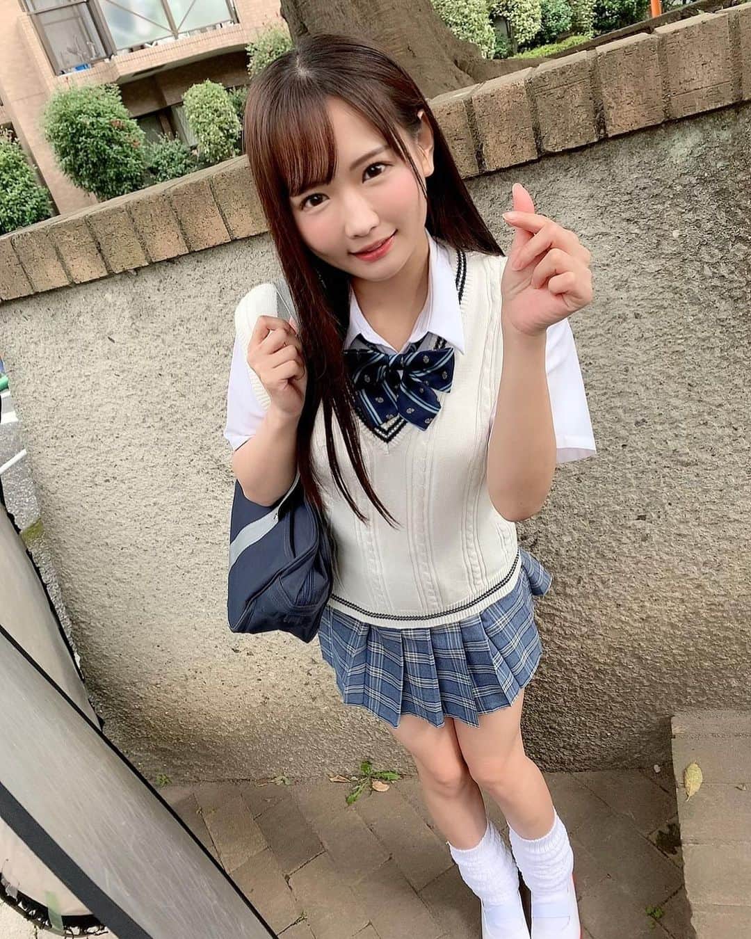 AV女優　ルーズソックス 広瀬なるみさんのインスタグラム写真 - (広瀬なるみInstagram)「. きゅんです♡ . #広瀬なるみ #なるにゃん #hirosenarumi  #AV女優 #av #下着 #制服 #ルーズソックス #ギャル #gal #ca #cosplay #撮影 #followme #instalove  #instagood #smile #love #japan #kawaii」12月 ...