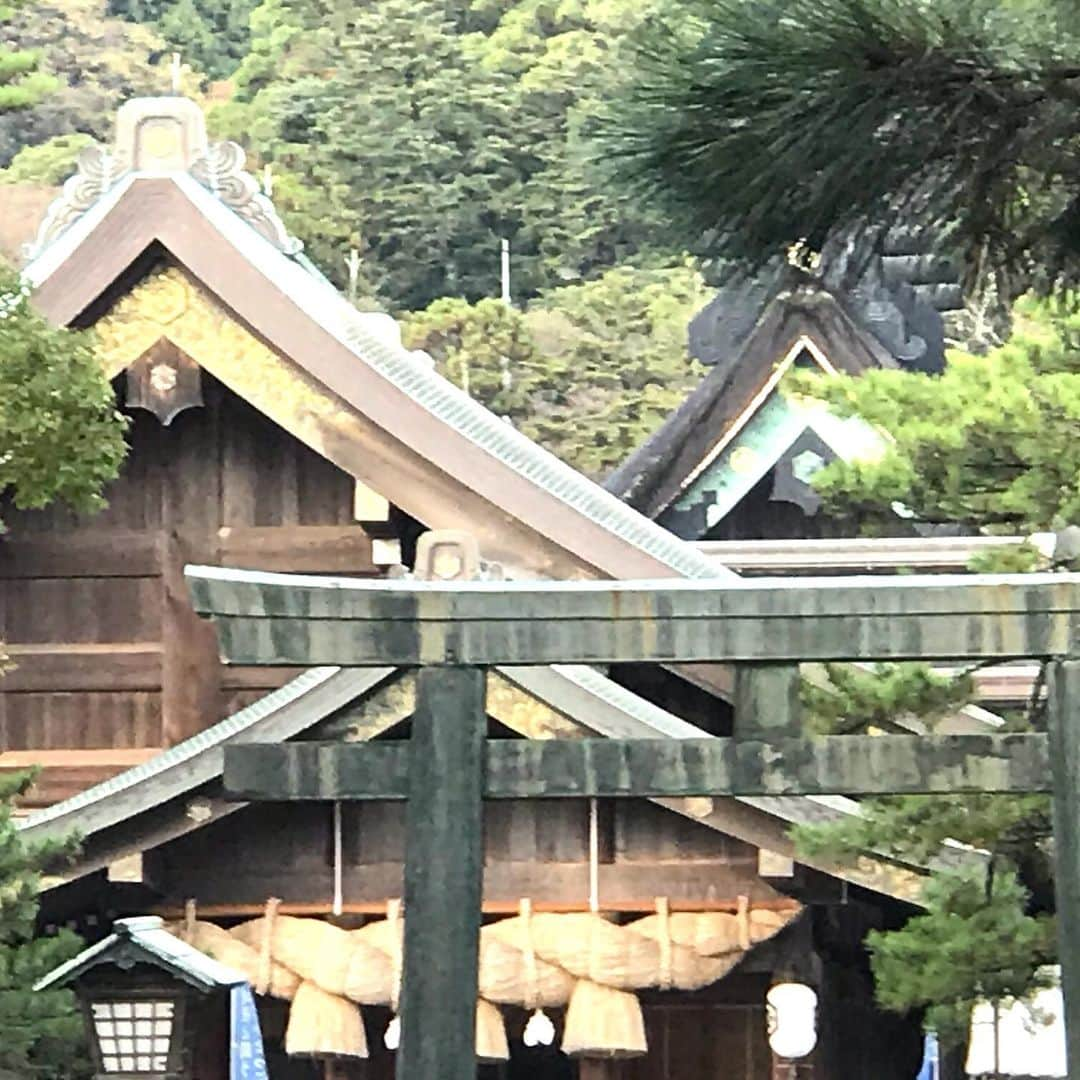 土屋眞弓さんのインスタグラム写真 - (土屋眞弓Instagram)「神在月 出雲大社にて正式参拝をさせて頂きました⛩🙏 八百万の神様がここ出雲にお集まりになるこの月にご縁を頂き参拝をさせて頂く素晴らしい機会を与えてくださった方々に、心から感謝致します 素敵な出逢いも沢山あり、大変有意義な時間でした✨✨✨  #出雲大社 #神在月」12月2日 12時31分 - mayumi.vivian