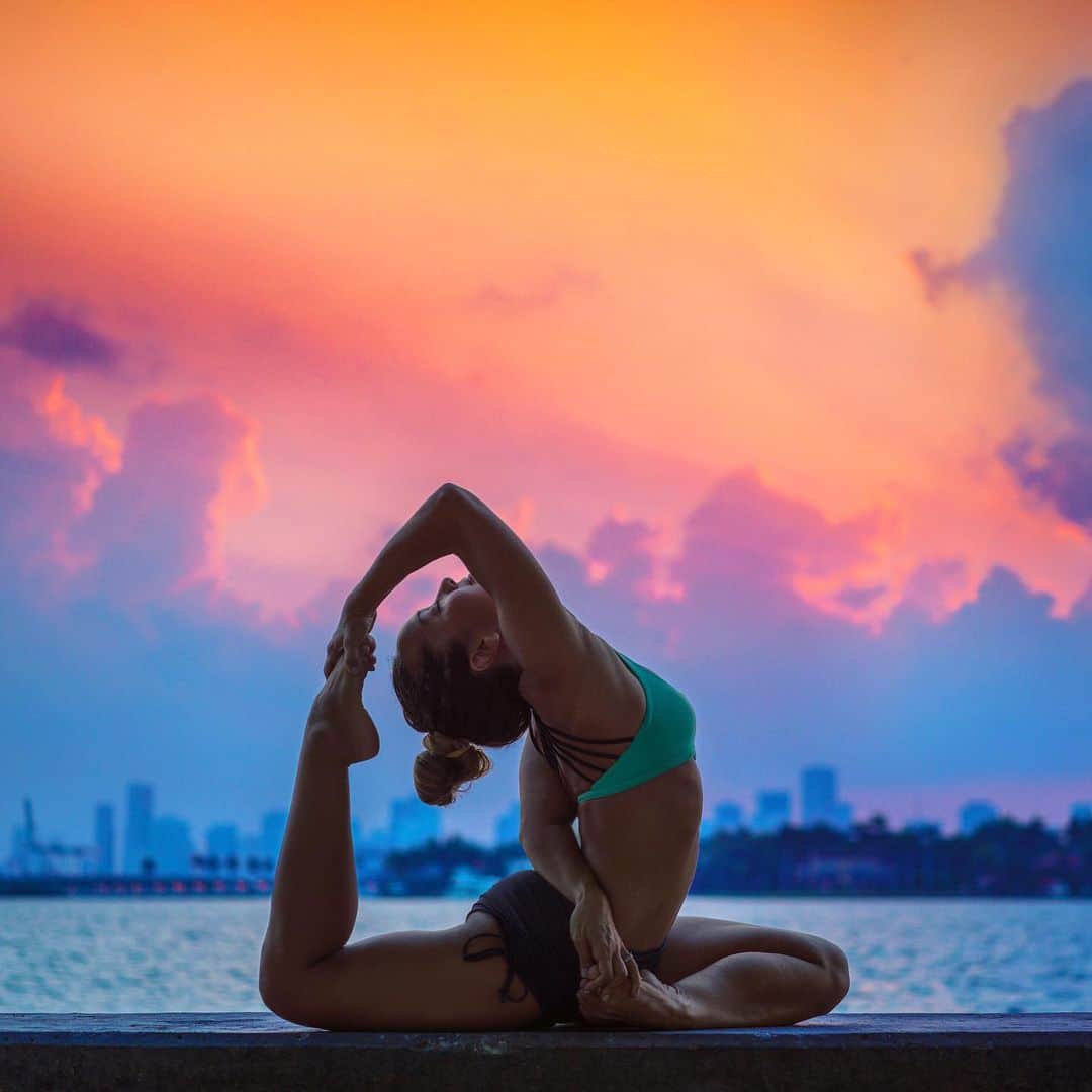 キノ・マクレガ―のインスタグラム：「You choose what is at the center of your circle of existence. If you don’t choose consciously, then you will automatically download the status quo. Your actions while appearing to be independent and free are often actually a perpetuation of all of the suffering of the past. Since most of the patterns we have are held deeply within the subconscious mind no superficial solution makes a substance of change. This is why so much of the work of positive thinking and positive affirmations seems to fall short. While you may feel relief for a period of time, the core nucleus around which your being is centered is still infected with the virus of the stays quo. Unless there is a cure that is directed to the very center of your being, periods of relief will not be full remission. Yoga and the awakening of the spiritual path are a full-fledged revolution of the mind. It is about is deep and permanent healing of the core of your being and a restoration to your true nature, that is love. _ Practice with me on @omstarsofficial LIVE Wednesday’s at 1 pm.  _ Join my next retreat at the Dominican Republic. Details in my bio and @wellxplored  _ Photo @ifilmyoga  #yoga #miamiyoga #sunset #ashtanga #kinoyoga #omstars #practiceyogachangeyourworld #onebreathatatime #yogi #1111 #awakening #spiritual  🙏💕」