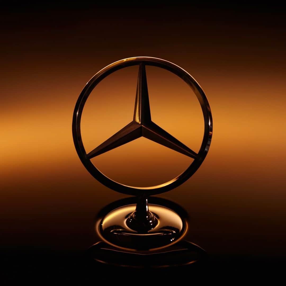 メルセデス・ベンツさんのインスタグラム写真 - (メルセデス・ベンツInstagram)「We believe, an iconic star deserves an iconic golden picture. Drive off in the new luxury with the new S-Class.  #CaresForWhatMatters #TheNewSClass #MercedesBenz #TheNewLuxury」12月2日 4時00分 - mercedesbenz