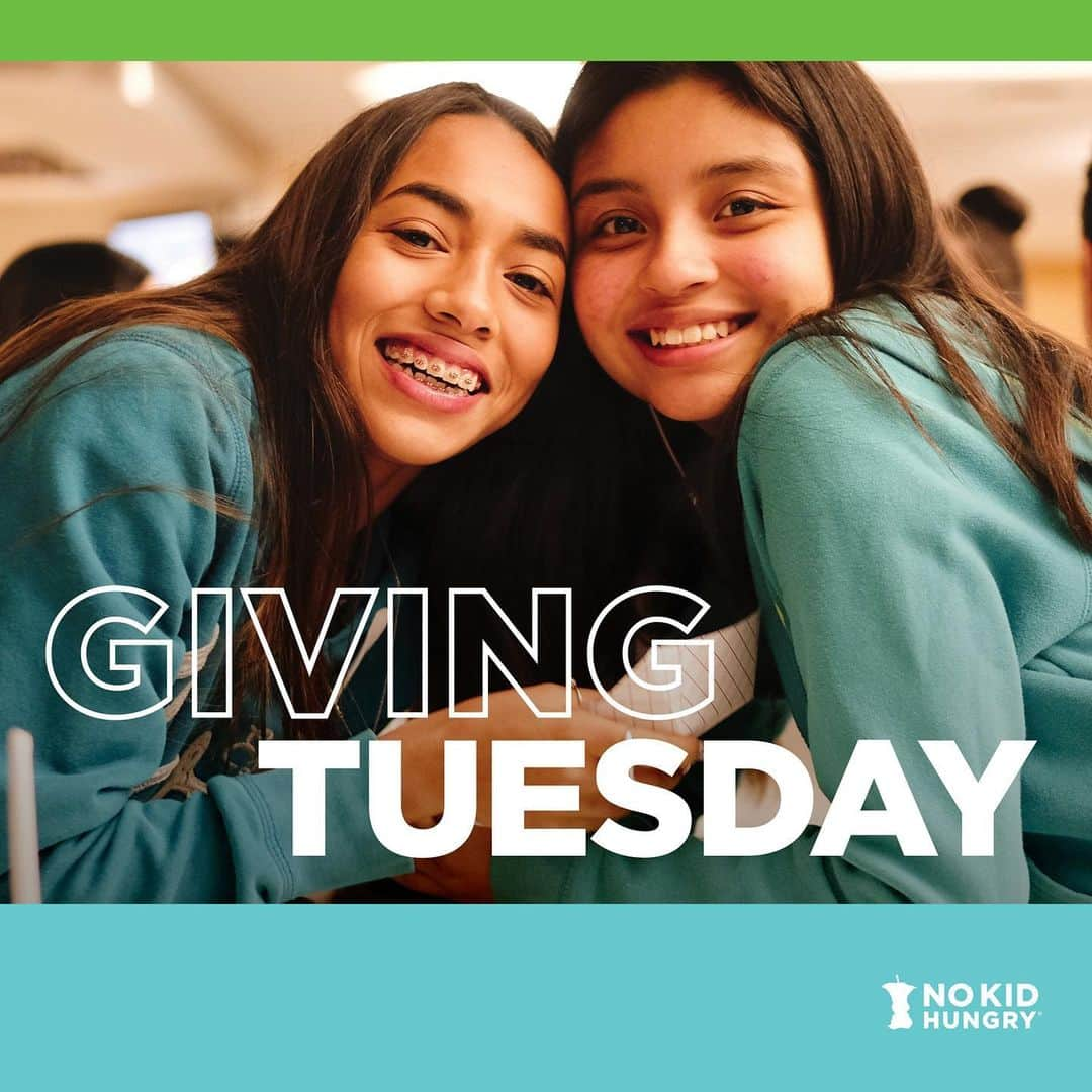 リリー・オルドリッジのインスタグラム：「Hungry kids are facing extraordinary challenges & You can make all the difference ❤️ This #GivingTuesday join me in supporting @NoKidHungry, and show #ExtraordinaryGenerosity towards hungry kids across the country 🍎 #SwipeUpInStories or visit Nokidhungry.org to donate 💝」