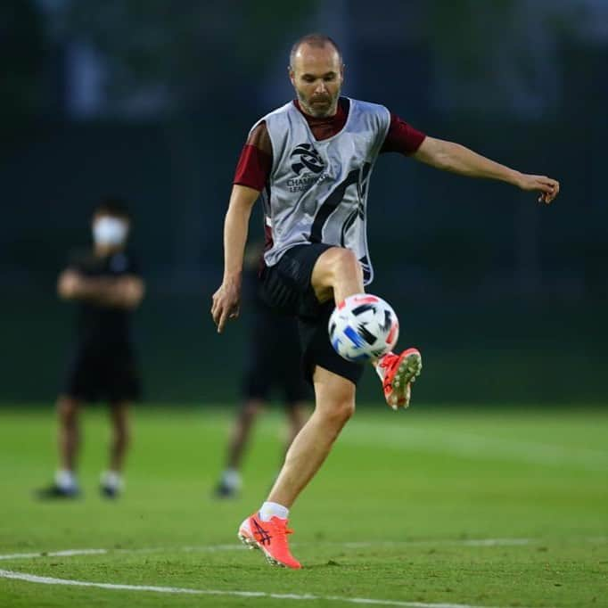 アンドレス・イニエスタさんのインスタグラム写真 - (アンドレス・イニエスタInstagram)「Preparando el partido del viernes 💪✌️Vamos @visselkobe!!  金曜日の試合に向けて準備中💪✌️ バモス、@visselkobe !!」12月2日 4時09分 - andresiniesta8