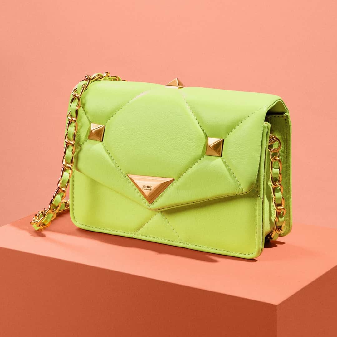 Schutzのインスタグラム：「THE GREEN MOOD ❤️ #schutzminimalpop」
