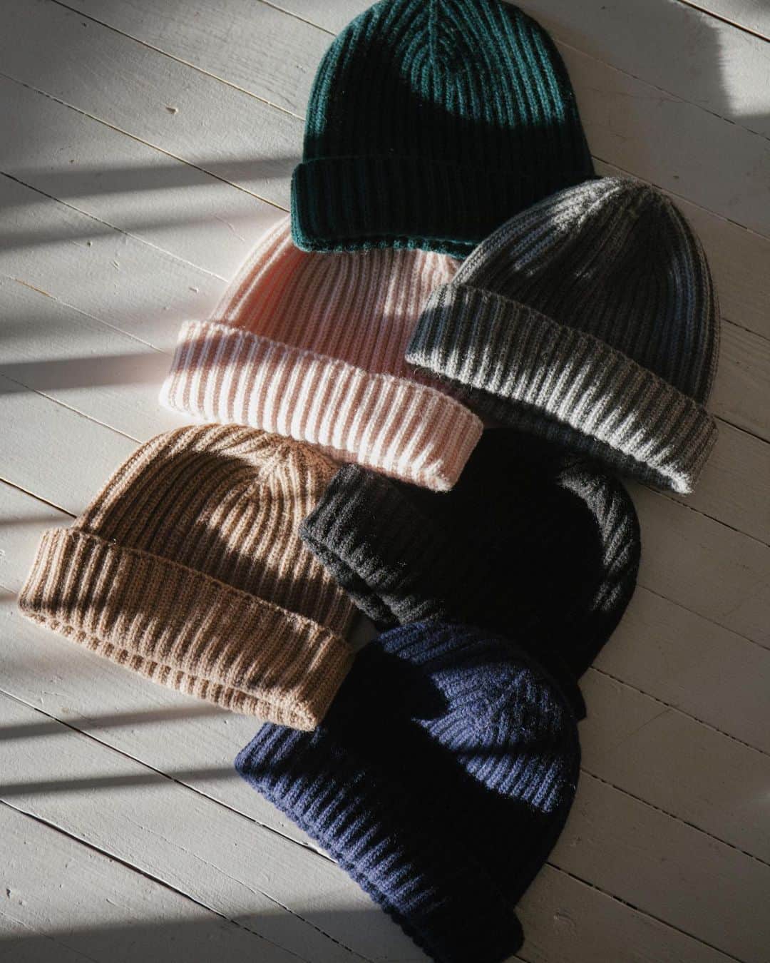 スティーブンアランのインスタグラム：「The iconic Cashmere Beanie is finally back. Limited stock, all made in the USA. Pre-sale just started, so reserve yours now. #stevenalan」