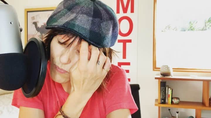 キャサリン・メーニッヒのインスタグラム：「Tomorrow I introduce Leisha to @emilyarlook on 👖」