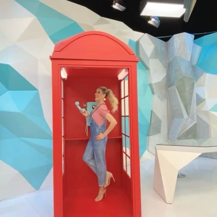 レナータ・ファンのインスタグラム：「Luz, câmera, telefone, AÇÃO!!!! @jogoaberto  Vídeo @josigss」